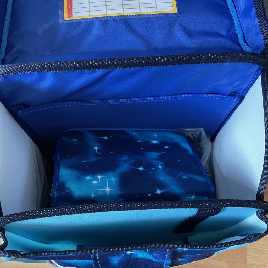 McNeill Ergo Light Basic Schulranzen gefüllt