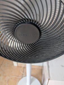 MeacoFan Sefte® 10 Ventilator von vorne mit Fernbedienung