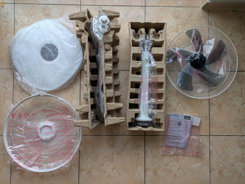 Midea FS40-16CR Standventilator verpackt