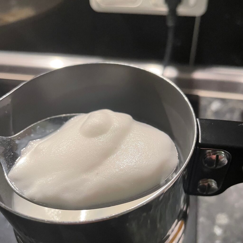 NESPRESSO Aeroccino 4 Milchaufschäumer Milchschaum