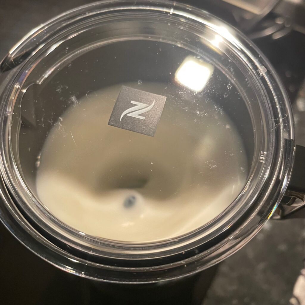 NESPRESSO Aeroccino 4 Milchaufschäumer im Einsatz