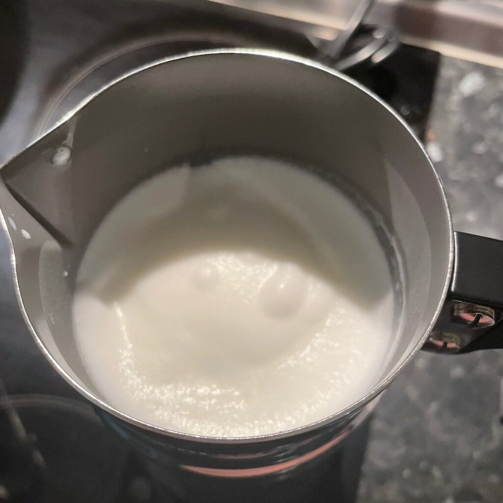 NESPRESSO Aeroccino 4 Milchaufschäumer in Aktion
