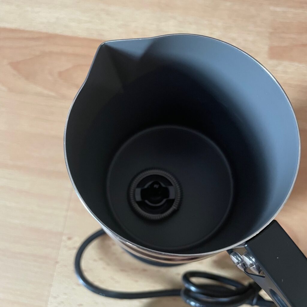 NESPRESSO Aeroccino 4 Milchaufschäumer innen