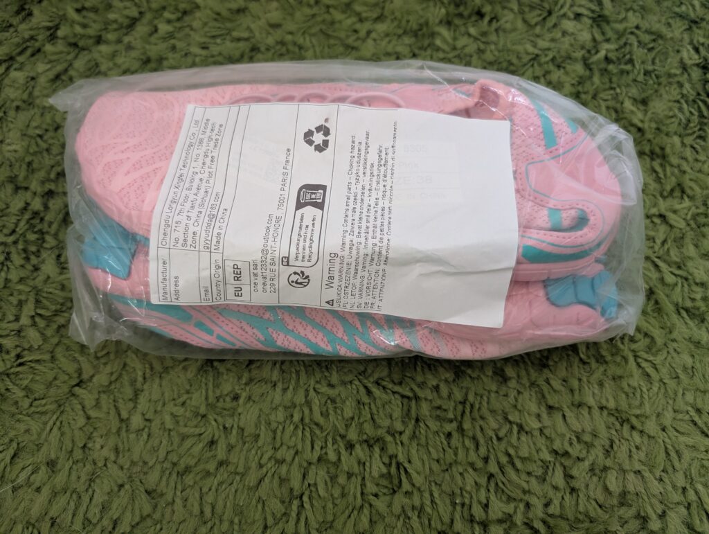 Ruyi Barfußschuhe verpackt