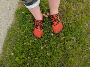 Saguaro Unisex Barfußschuhe auf Gras