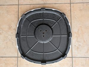 Standfuß des Midea FS40-16CR Standventilators von unten