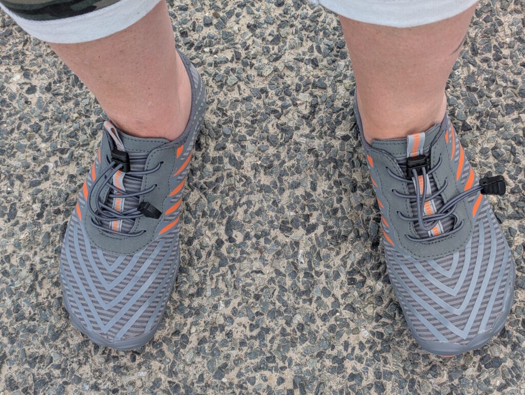 Teechodina Barfußschuhe auf Asphalt