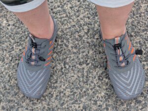 Teechodina Barfußschuhe auf Asphalt