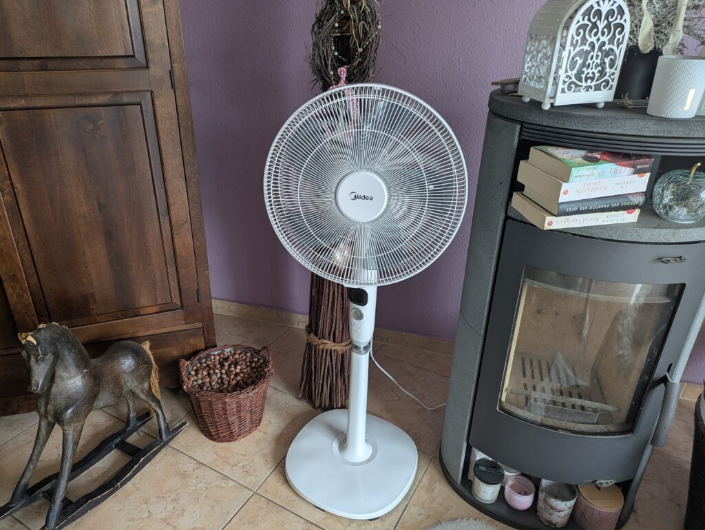 Titelbild des Midea FS40-16CR Standventilators