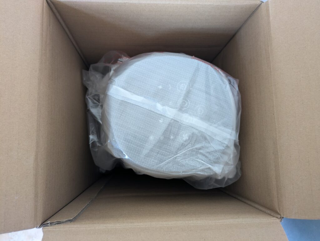 Verpackung des Philips Serie 5000 Ventilators geöffnet (2)