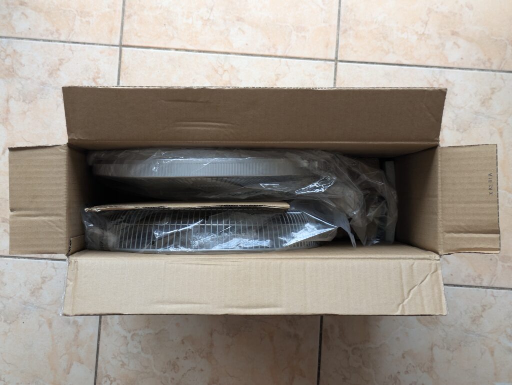 Verpackung des Rowenta VU2731 Turbo Silence Extreme+ Ventilators geöffnet