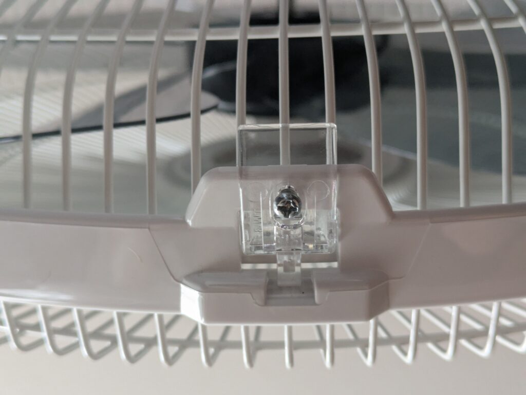 Verschluss des Midea FS40-16CR Standventilators