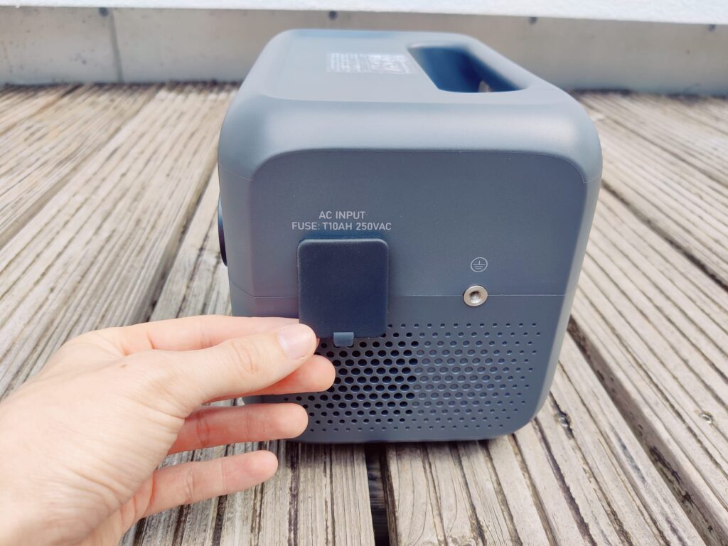 BLUETTI AC2A Powerstation AC Input