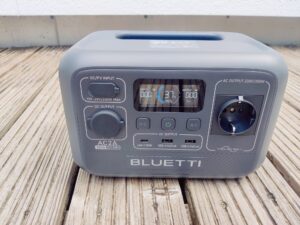 BLUETTI AC2A Powerstation angeschaltet