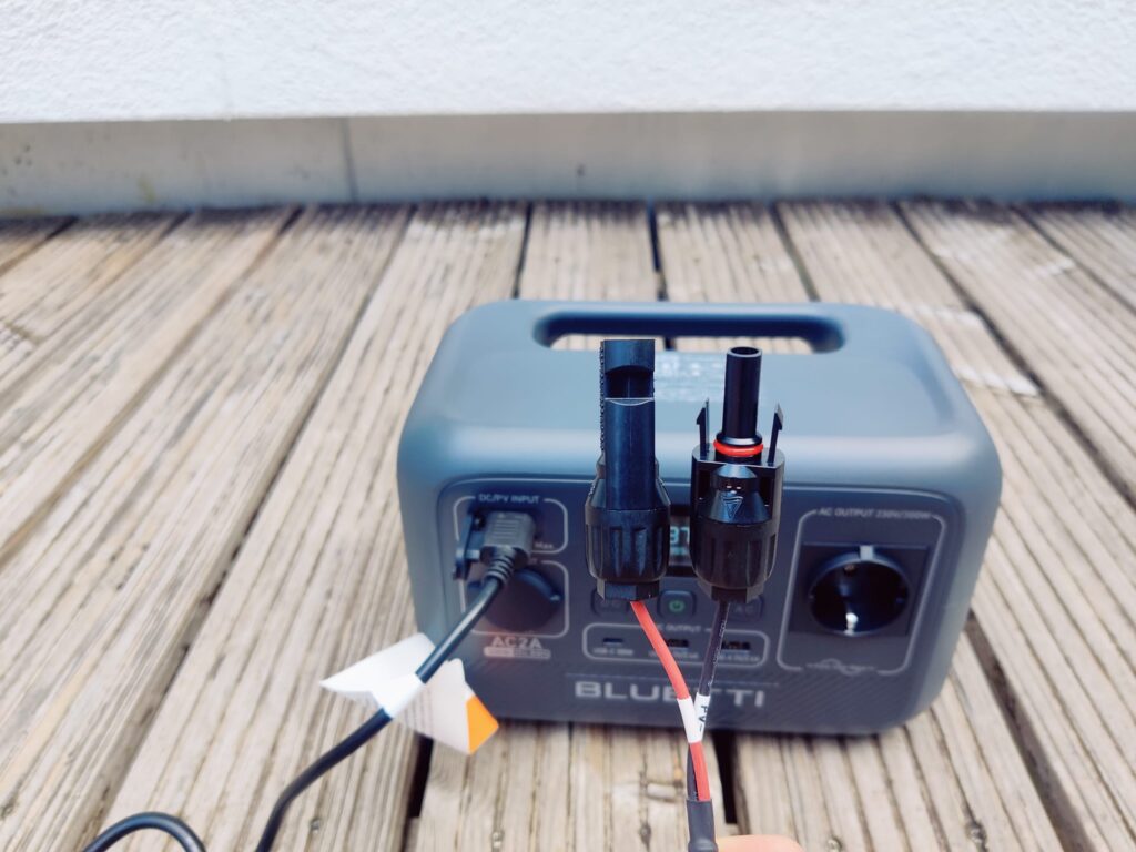 BLUETTI AC2A Powerstation Solarladekabel Anschlüsse