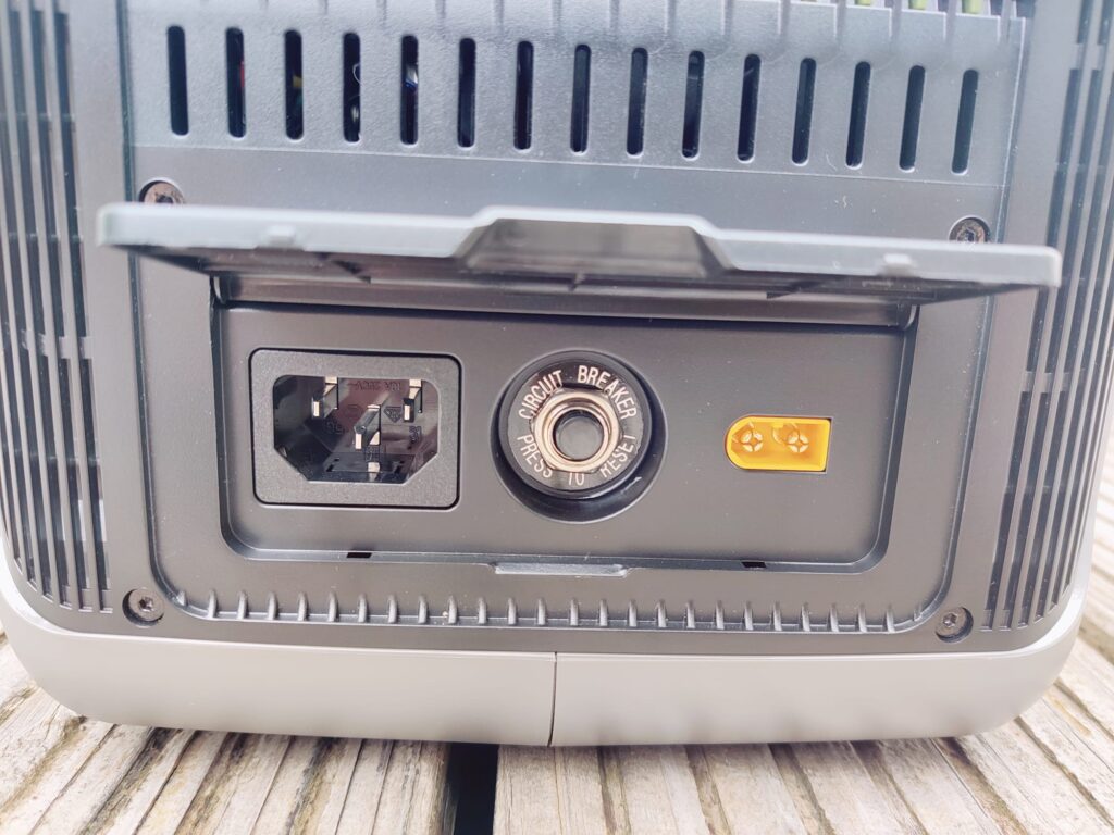 ALLPOWERS R600 Powerstation Netzanschluss und Solaranschluss