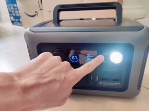 ALLPOWERS R600 Powerstation LED-Licht Aktivierung