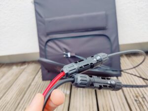 ALLPOWERS SP-027 Solarpanel angeschlossen