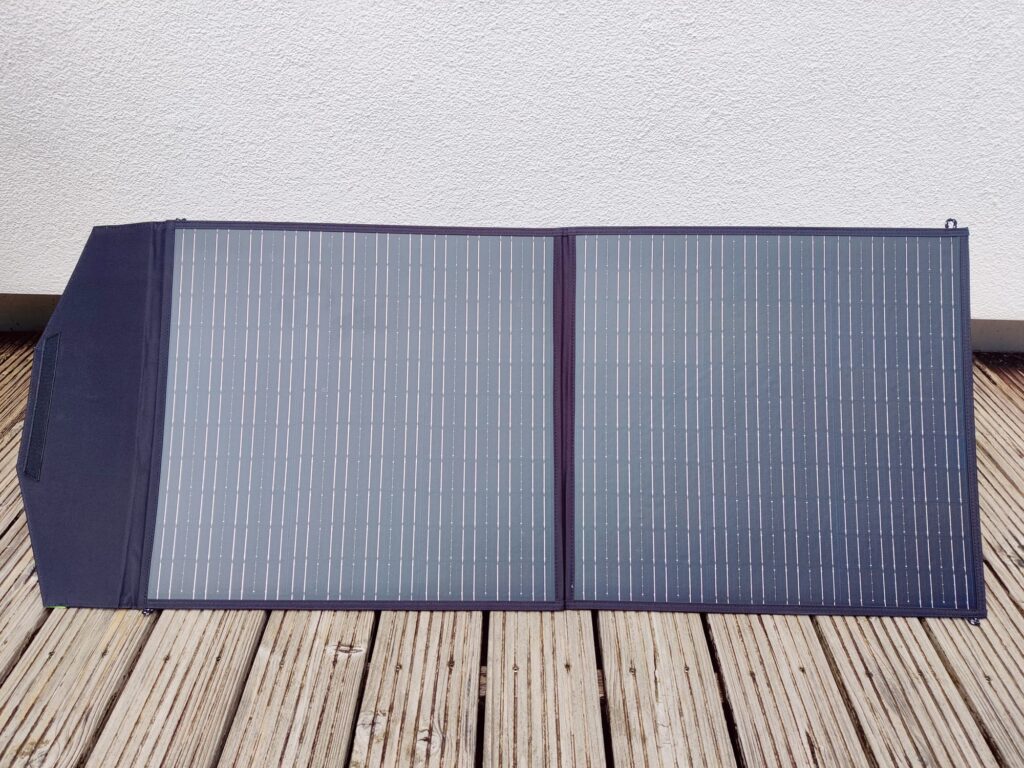 ALLPOWERS SP-027 Solarpanel aufgestellt