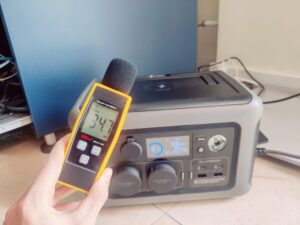 ALLPOWERS R600 Powerstation Lautstärkemessung beim Laden