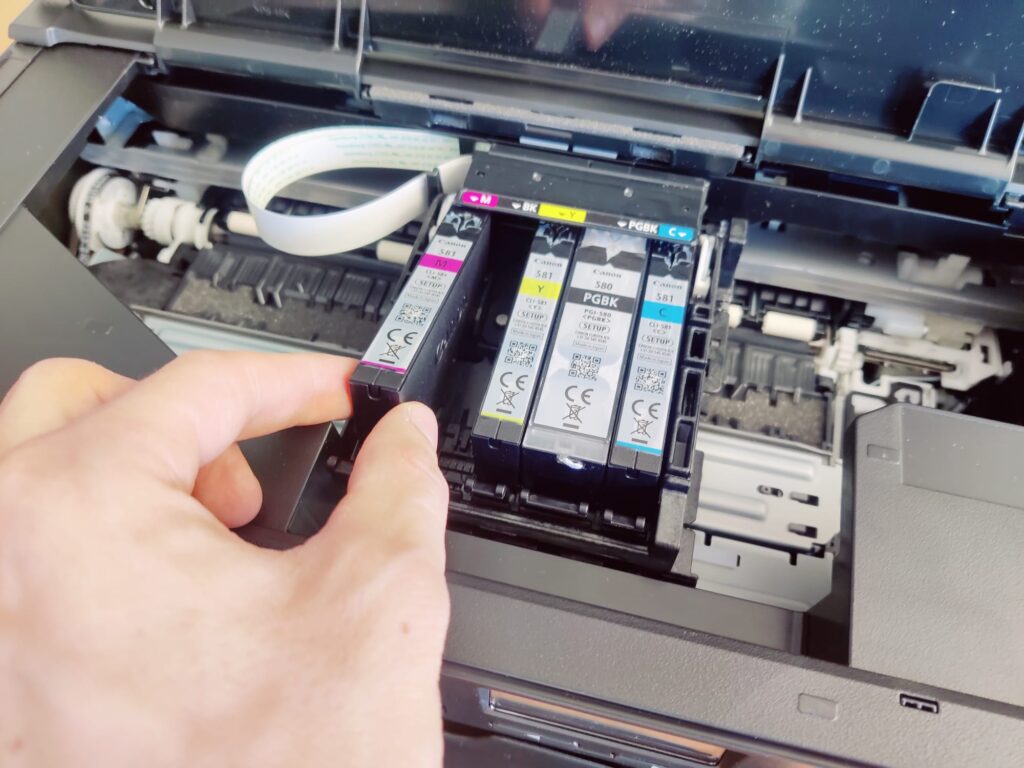 Canon PIXMA TS705a Tintenstrahldrucker Einsetzen der Patronen