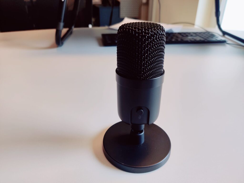 Amazon Basics AMZ-S6524A Mikrofon mit Standfuß