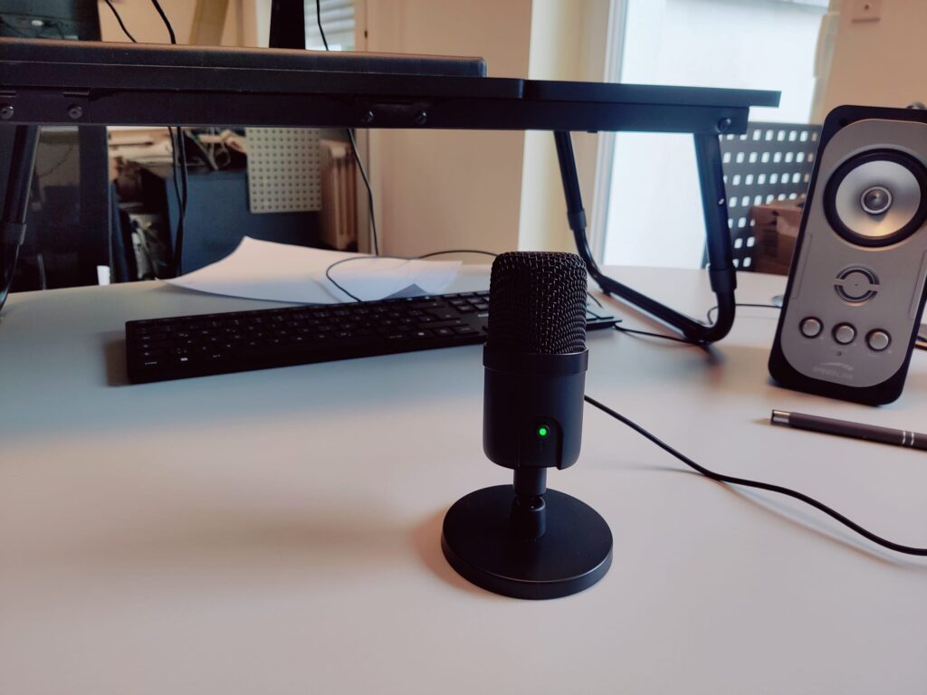 Amazon Basics AMZ-S6524A Mikrofon aktiv