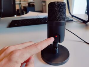 Amazon Basics AMZ-S6524A Mikrofon stummgeschaltet