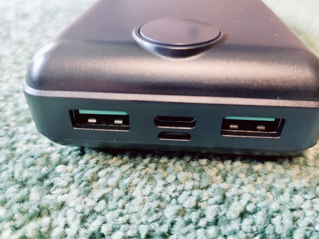 Jiga PC5 Powerbank Anschlüsse