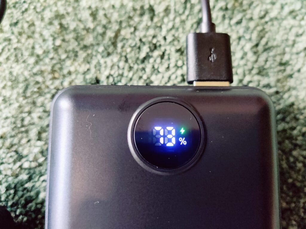 Jiga PC5 Powerbank Ladeanzeige beim Laden