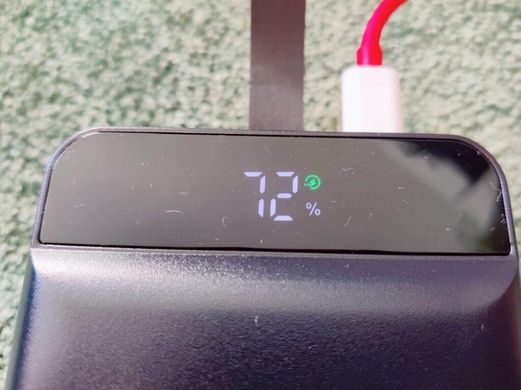 PdBest CA5-6 Powerbank Schnellladezeichen im Display