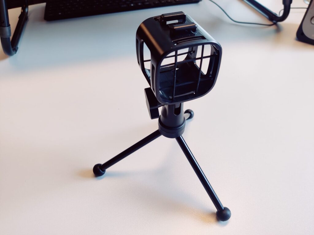 Tonor TC30 Mikrofon Tischständer aufgestellt