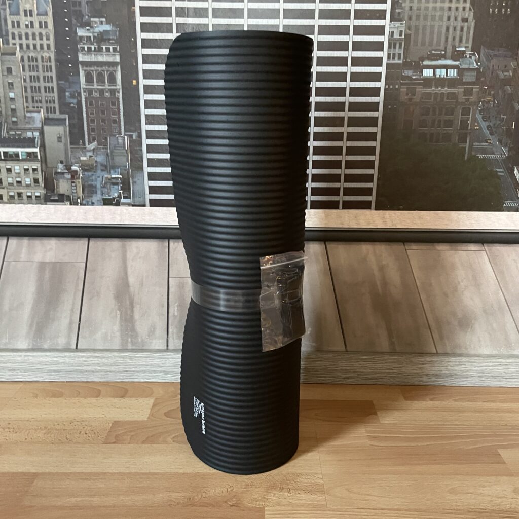 Amazon Basics Yogamatte gerollt