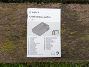 Anleitung des Akkus des Bosch EasyMower 18V-32-200 Akku-Rasenmähers