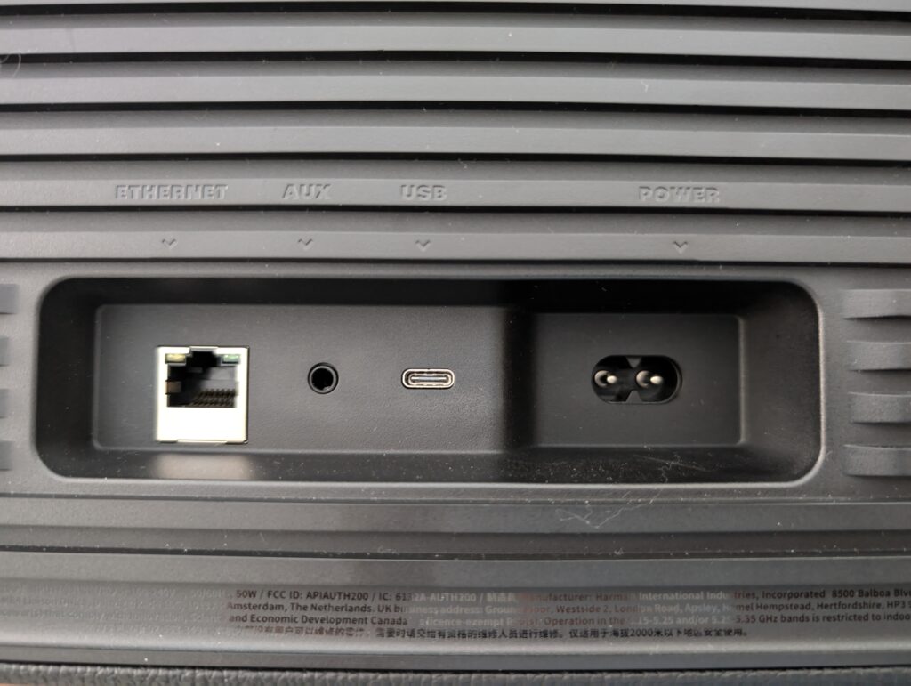 Anschlüsse des JBL Authentics 200 Smart Home Bluetooth-Lautsprechers nah