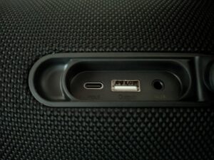 Anschlüsse des Tribit StormBox Lava Bluetooth-Lautsprechers