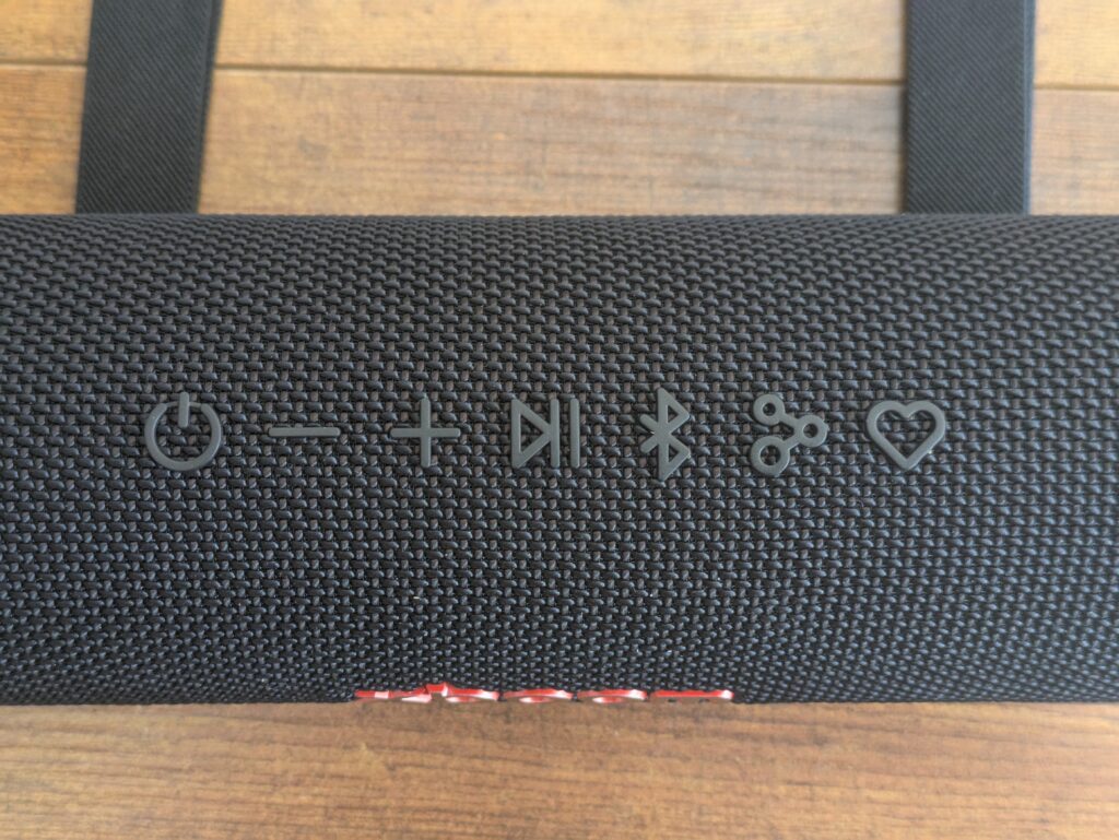 Bedienfeld des LG xboom Grab by will.i.am Bluetooth-Lautsprechers