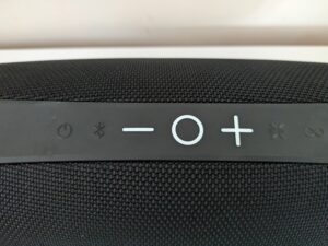 Bedienfeld des Tribit StormBox Lava Bluetooth-Lautsprechers