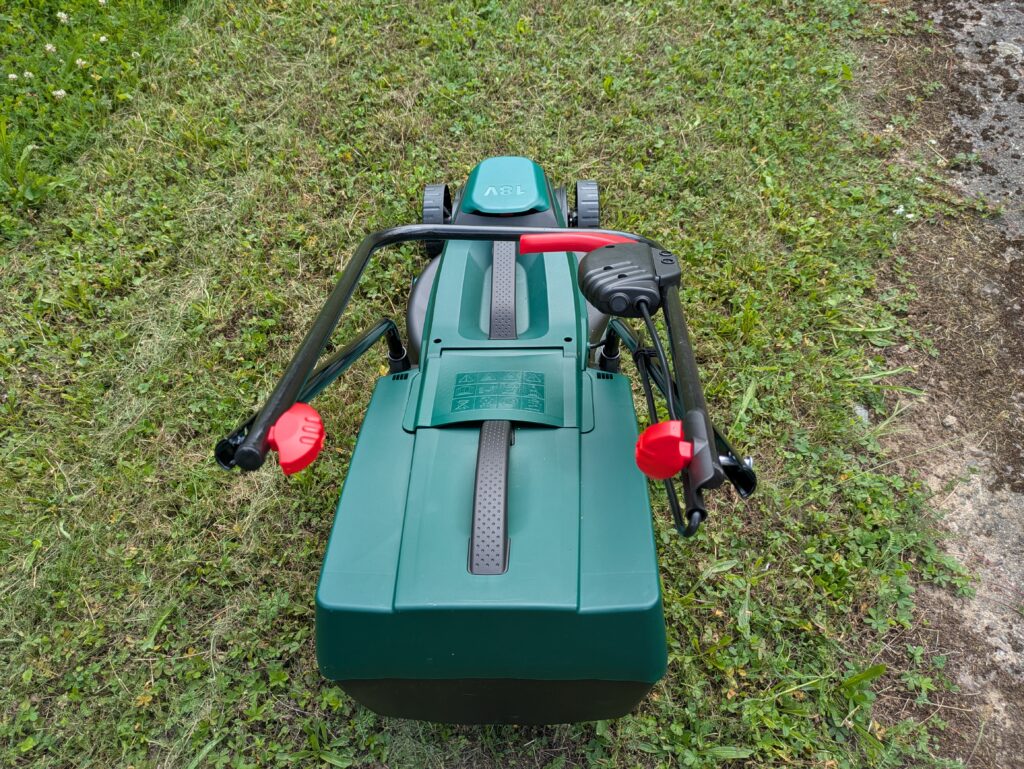 Bosch EasyMower 18V-32-200 Akku-Rasenmäher zusammengeklappt von hinten