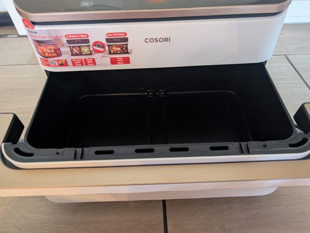 COSORI DualBlaze TwinFry Heißluftfritteuse Garschublade geöffnet