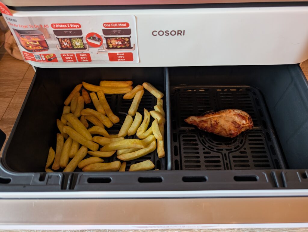 COSORI DualBlaze TwinFry Heißluftfritteuse Pommes und Hähnchen gegart