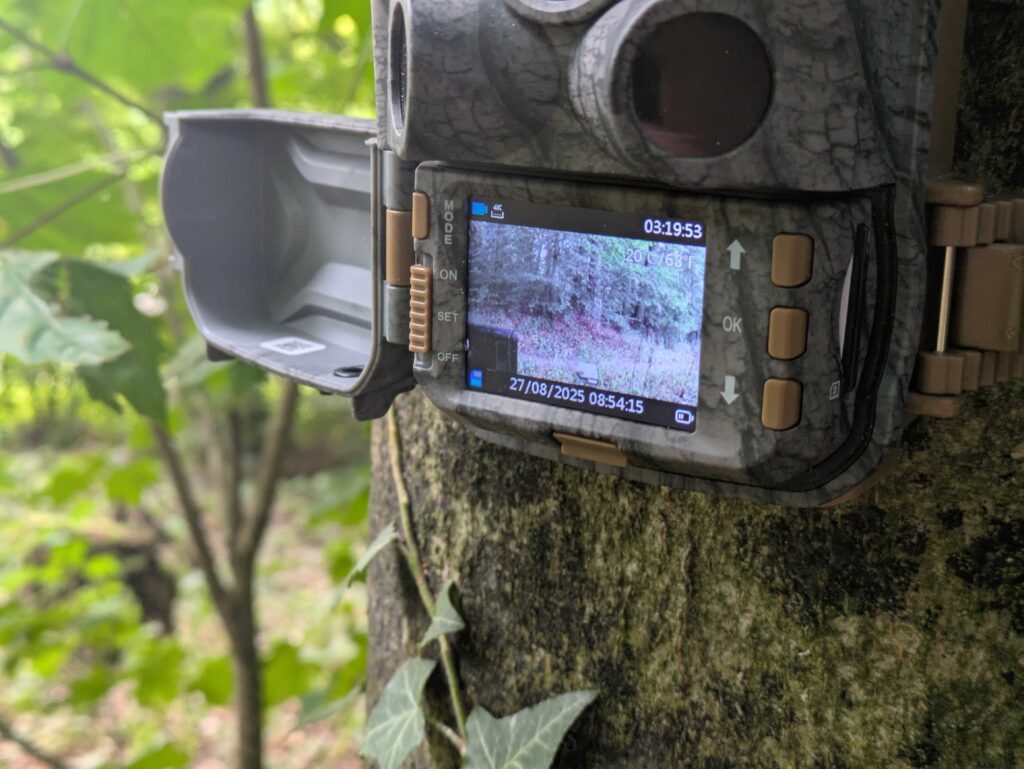 DEATTI DET T4 Wildkamera Display in Benutzung