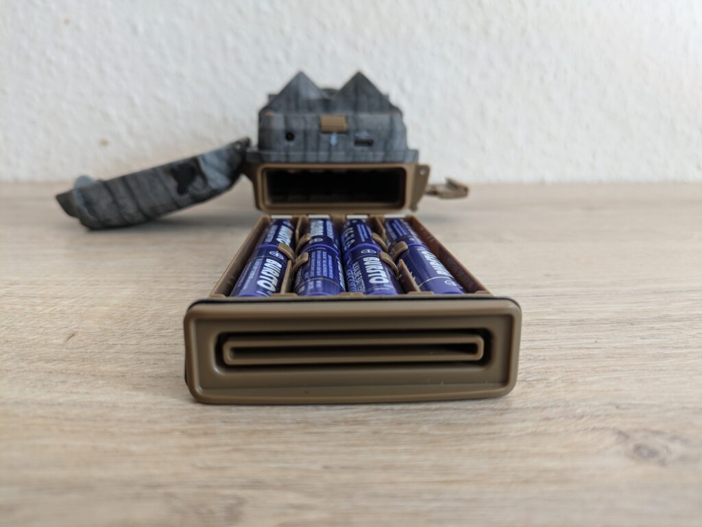 DEATTI DET T4 Wildkamera mit Batterien (2)