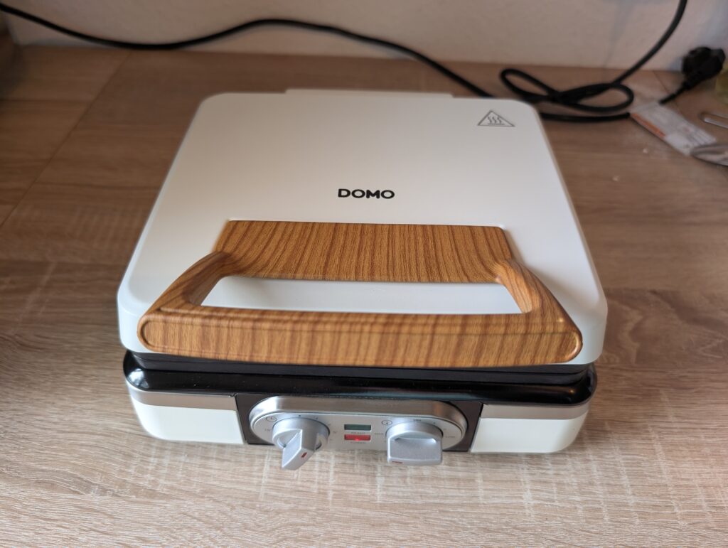 DOMO DO9280W Waffeleisen Ansicht frontal