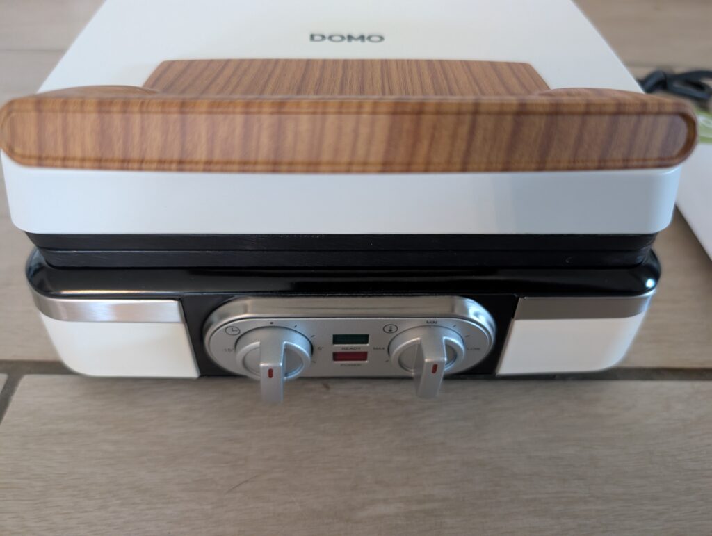 DOMO DO9280W Waffeleisen Detail Griff