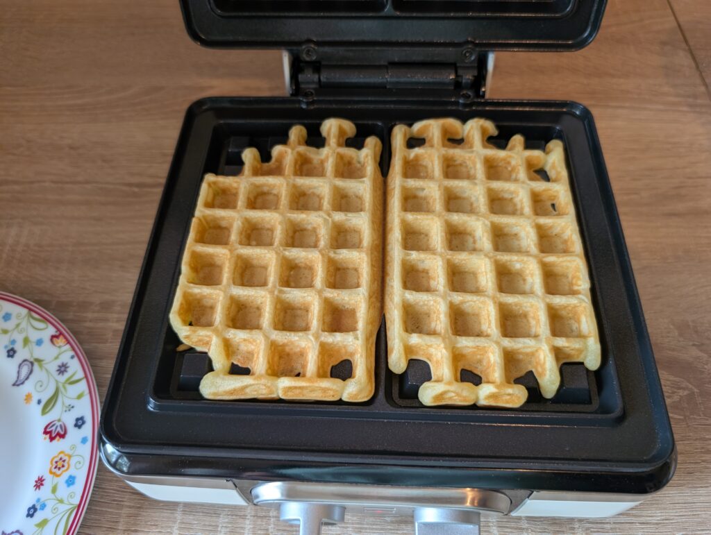 DOMO DO9280W Waffeleisen Mit Waffeln