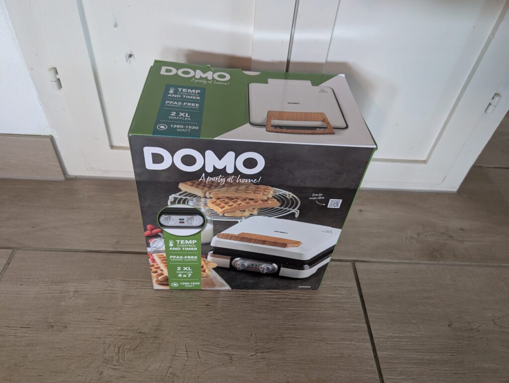DOMO DO9280W Waffeleisen Verpackung von vorn