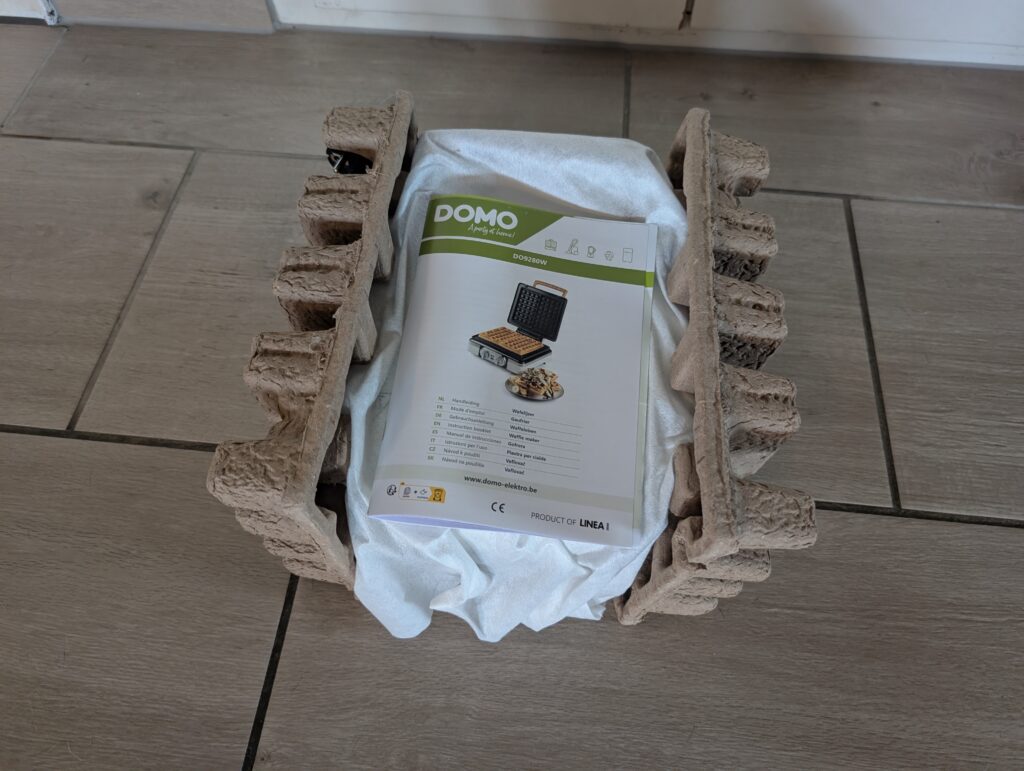 DOMO DO9280W Waffeleisen auspacken