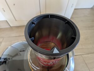 Gastroback Design Multi Juicer Digital Entsafter Einfüllöffnung