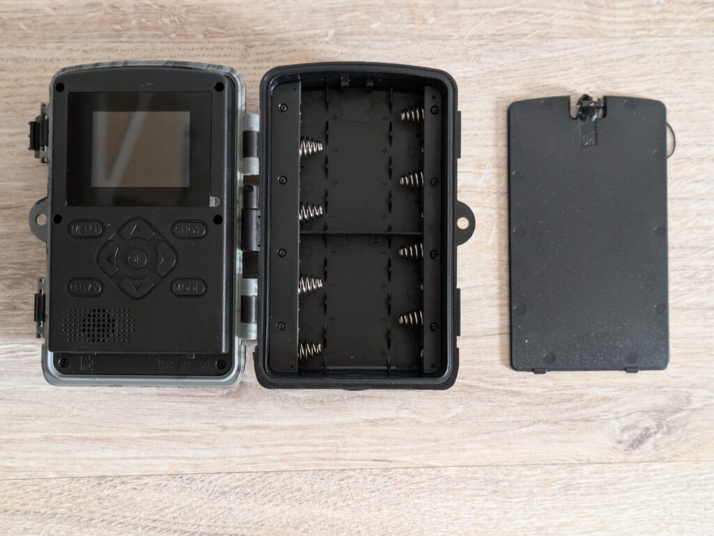 Haza PR800 Wildkamera geöffnet ohne Batterien